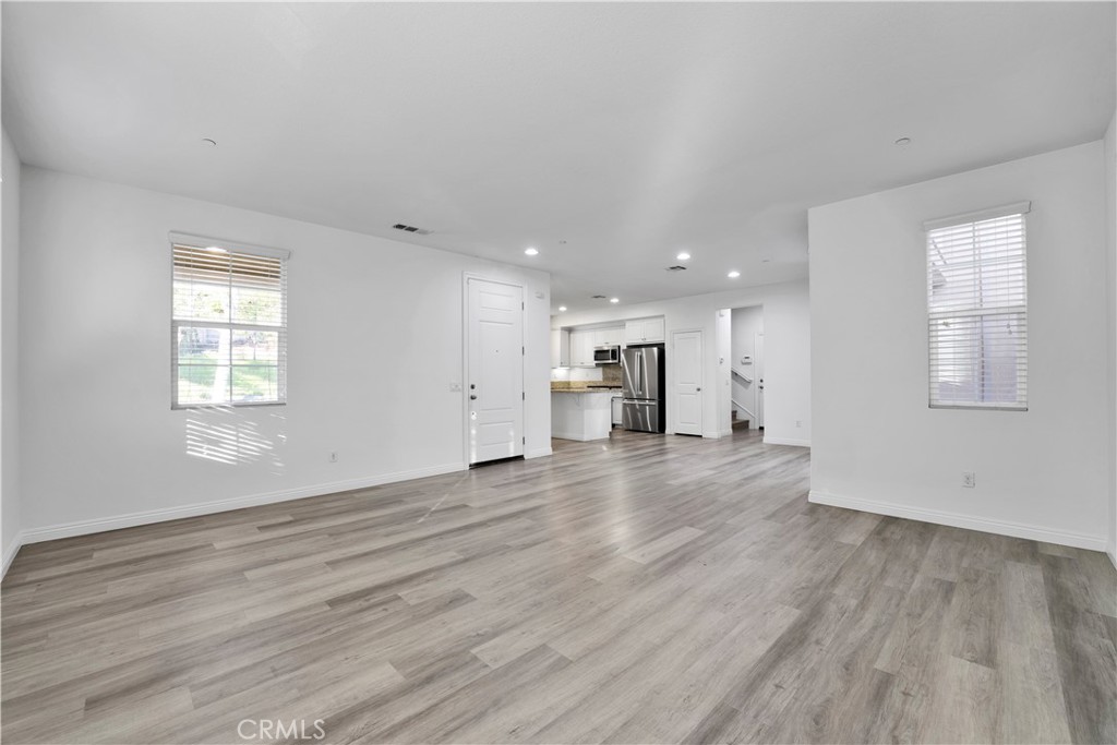 MLS #WS25274396 image #6