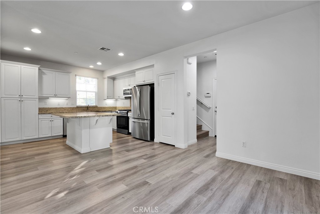 MLS #WS25274396 image #9