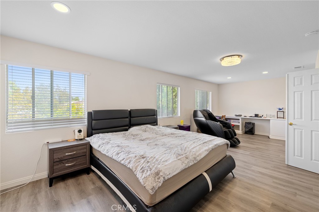 MLS #WS25274533 image #12