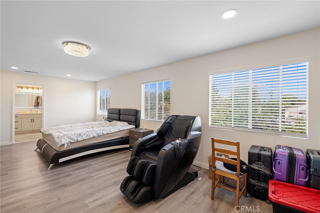 MLS #WS25274533 image #15