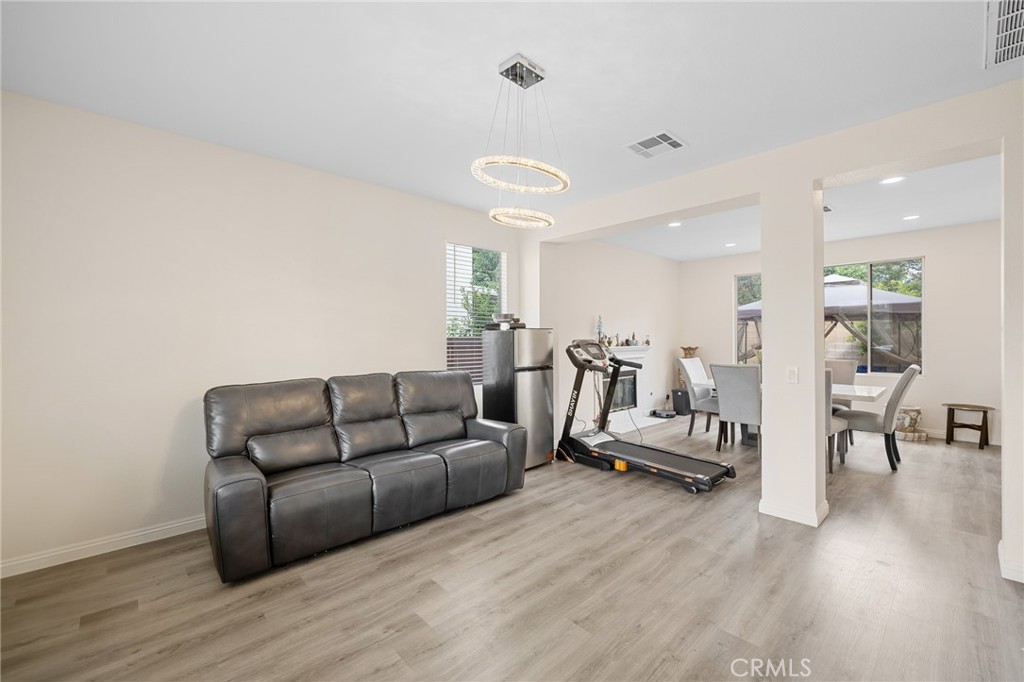 MLS #WS25274533 image #2