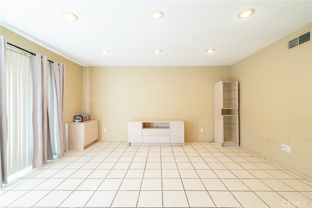 MLS #WS25274702 image #5