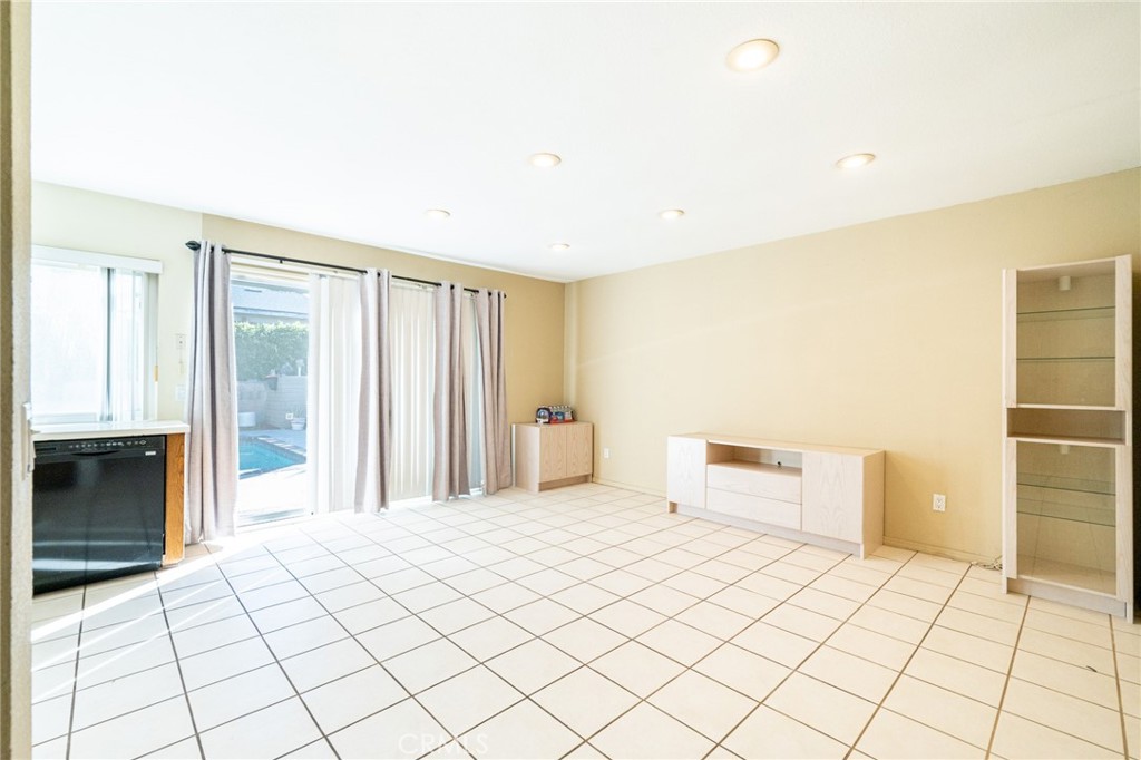 MLS #WS25274702 image #6