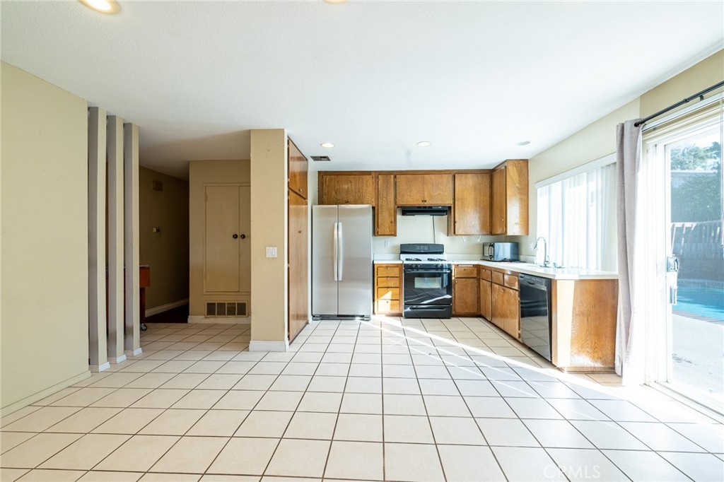 MLS #WS25274702 image #9