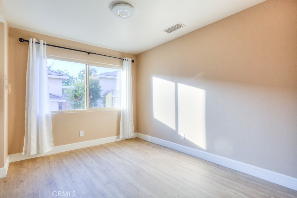 MLS #WS25274812 image #12