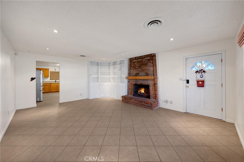 MLS #WS25274857 image #2