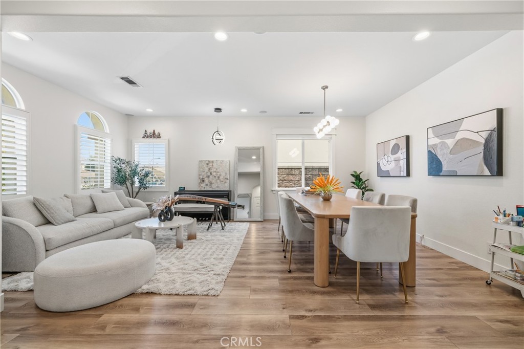 MLS #WS25274973 image #2