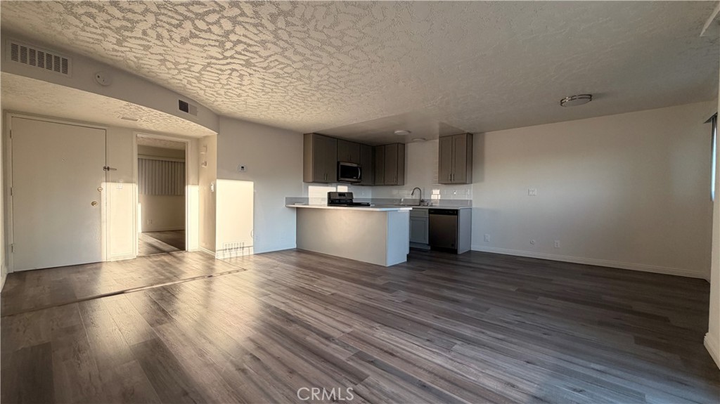 MLS #WS25275056 image #1