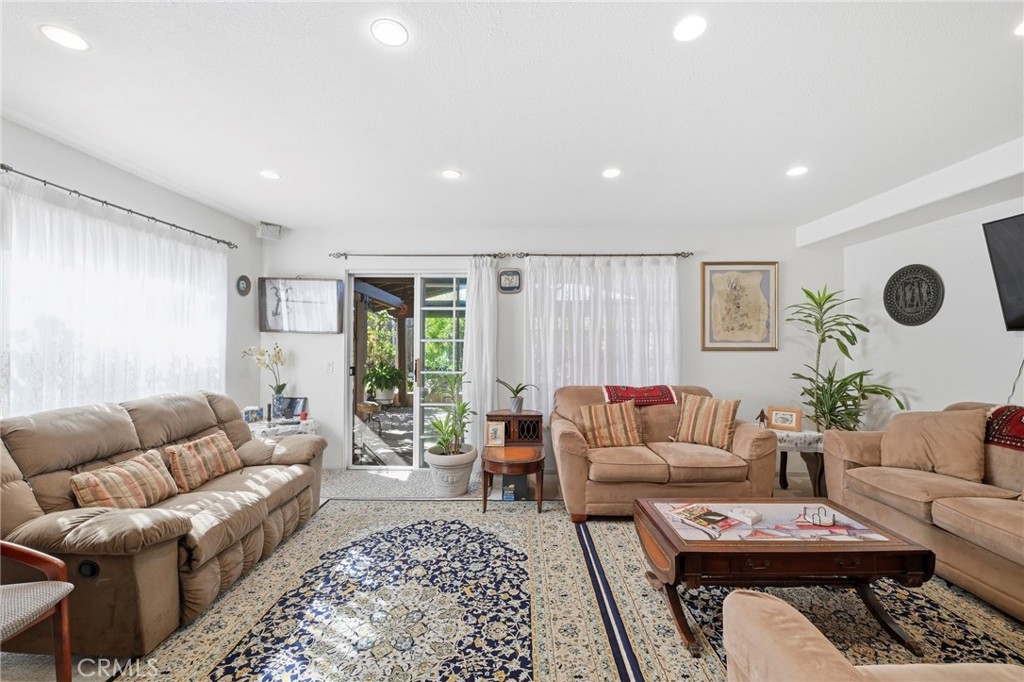 MLS #WS25275076 image #10