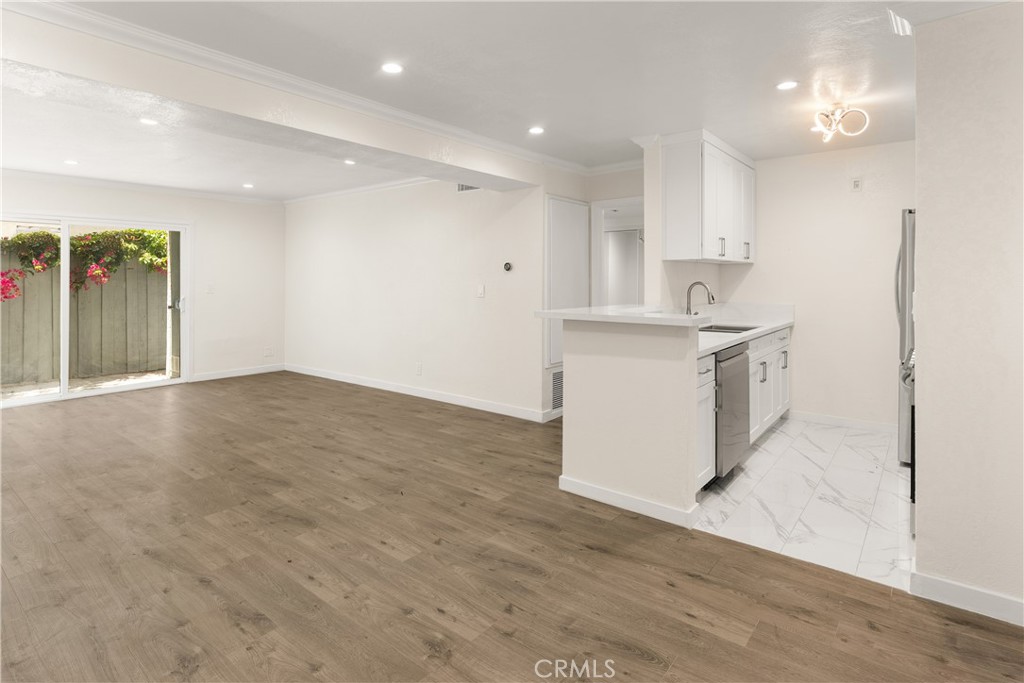 MLS #WS25275087 image #11