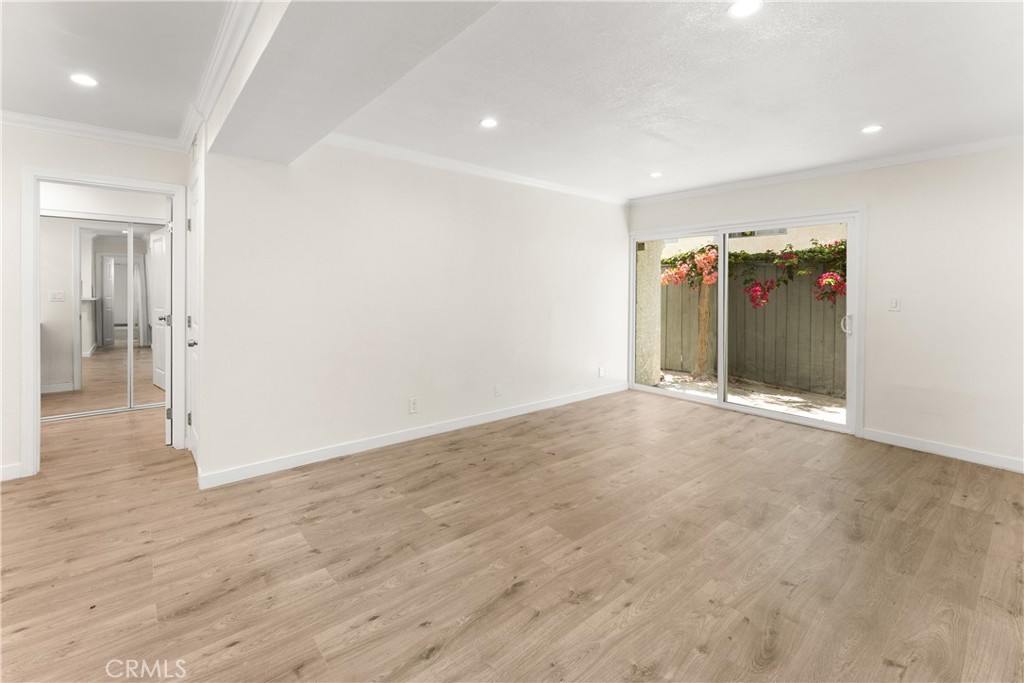 MLS #WS25275087 image #12