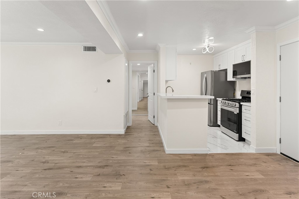 MLS #WS25275087 image #16