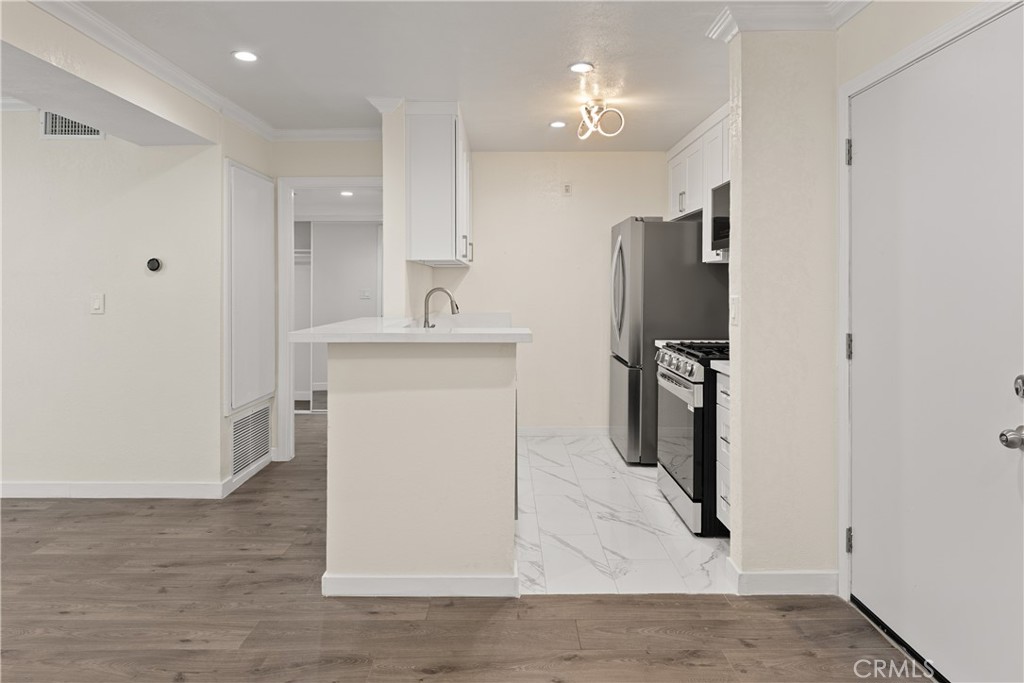 MLS #WS25275087 image #17