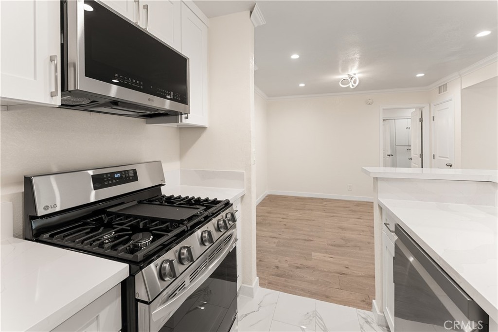 MLS #WS25275087 image #18