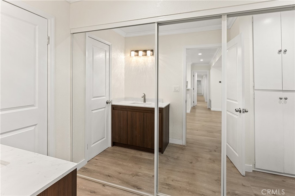 MLS #WS25275087 image #23