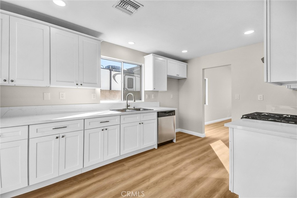 MLS #WS25275090 image #10