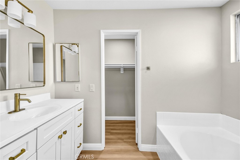 MLS #WS25275090 image #11