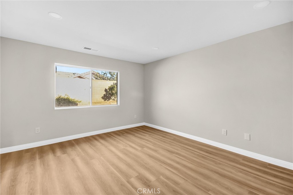 MLS #WS25275090 image #16