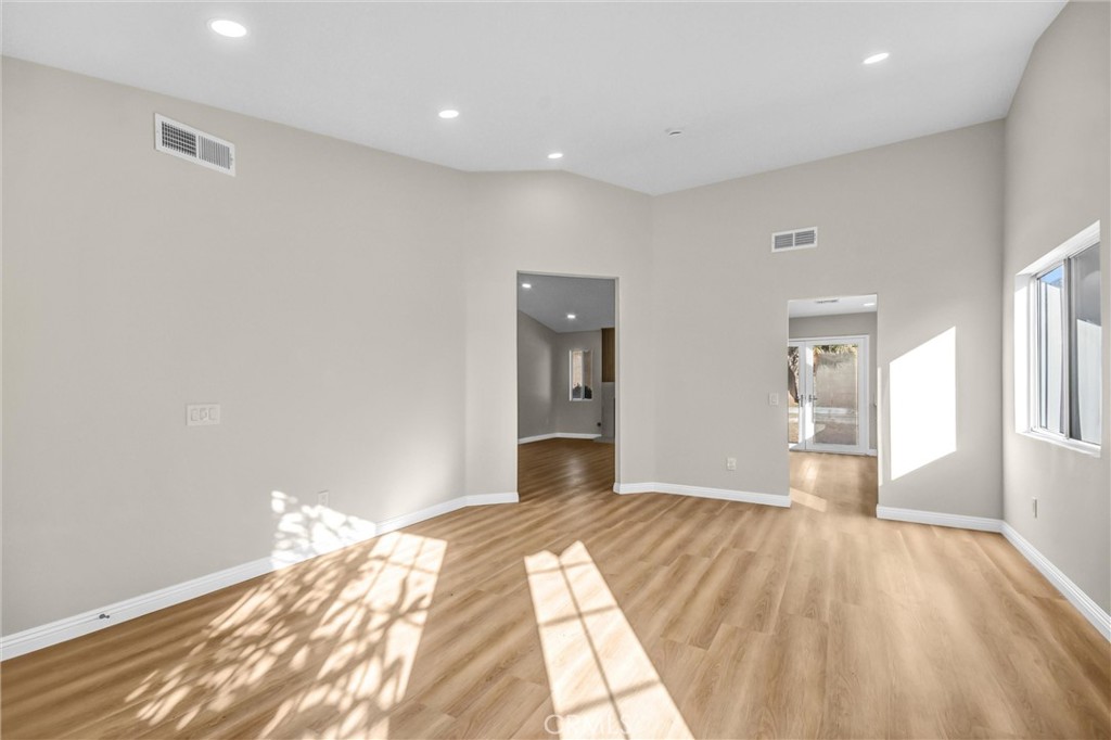 MLS #WS25275090 image #22