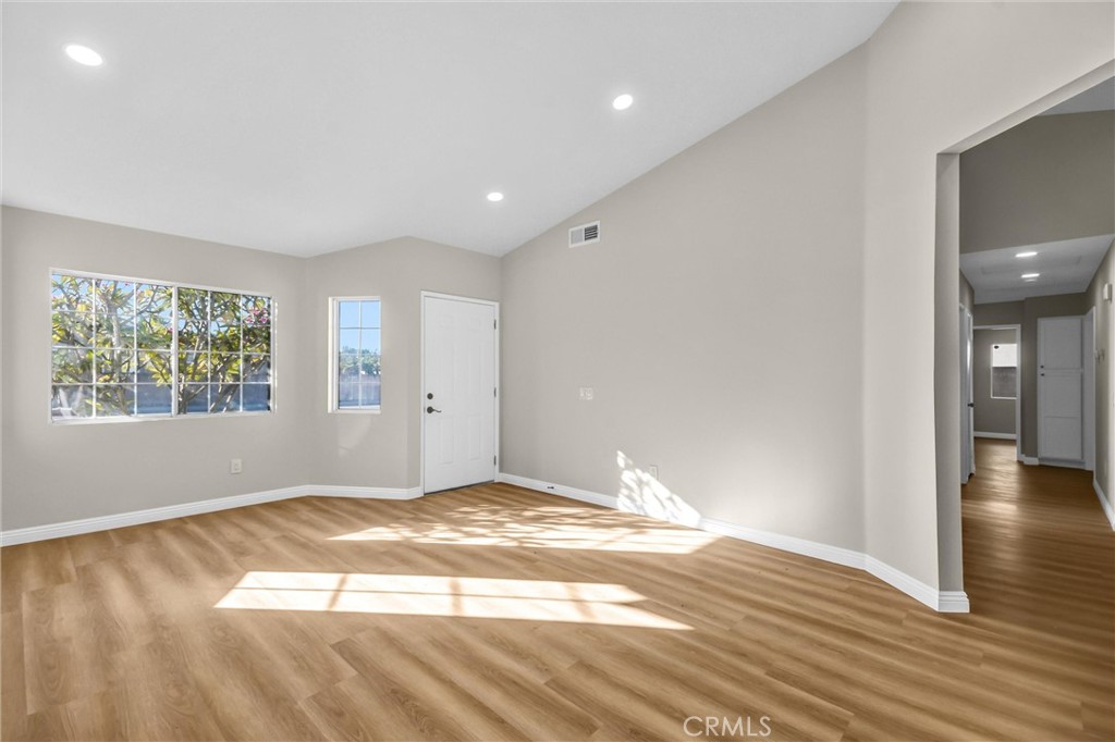 MLS #WS25275090 image #6