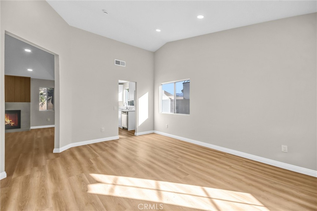 MLS #WS25275090 image #7