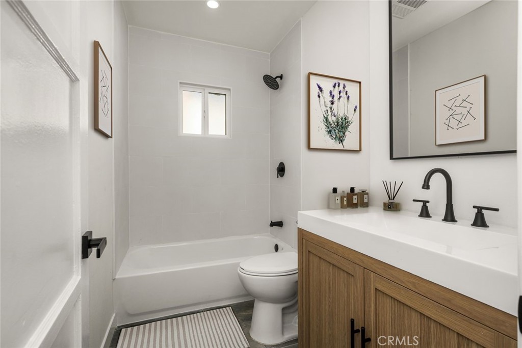 MLS #WS25275313 image #9