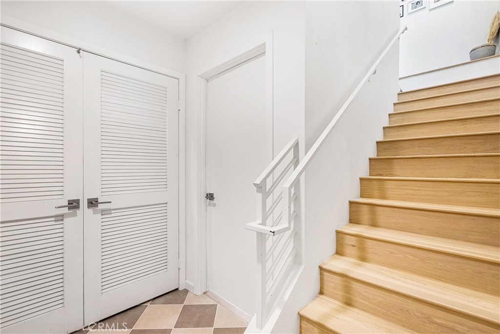 MLS #WS25275440 image #1