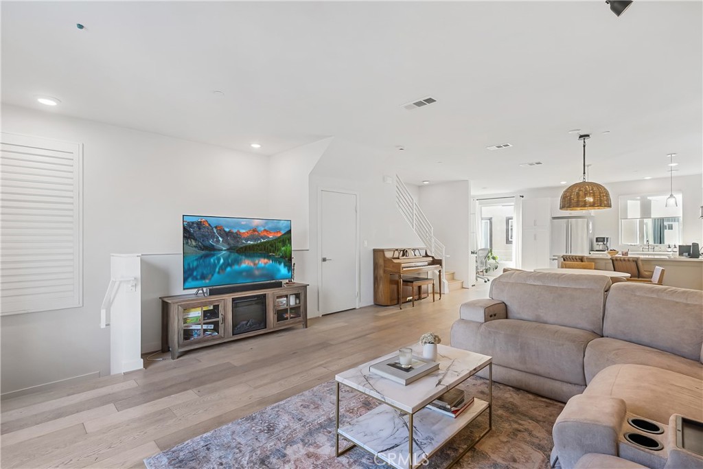 MLS #WS25275440 image #5