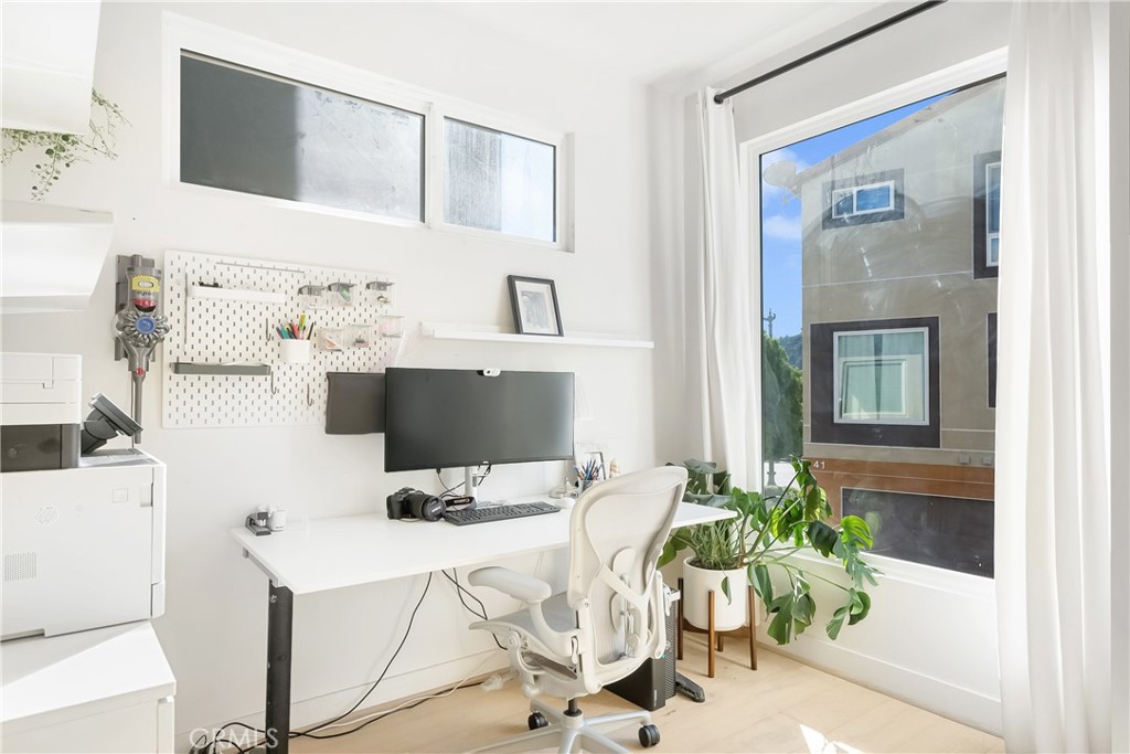 MLS #WS25275440 image #9