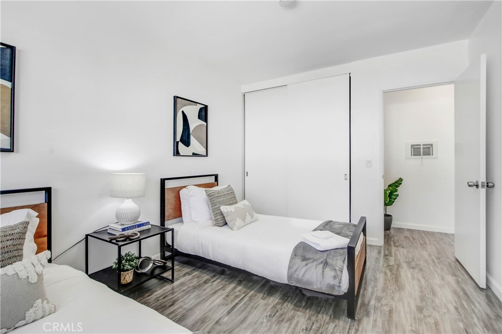 MLS #WS25275583 image #12