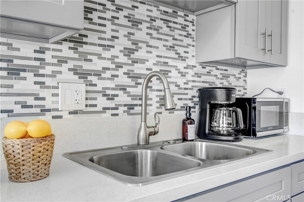 MLS #WS25275583 image #16