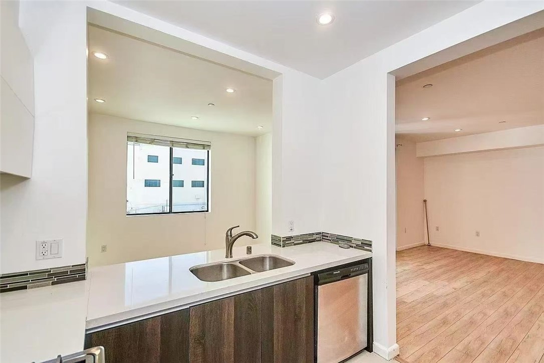 MLS #WS25275732 image #15