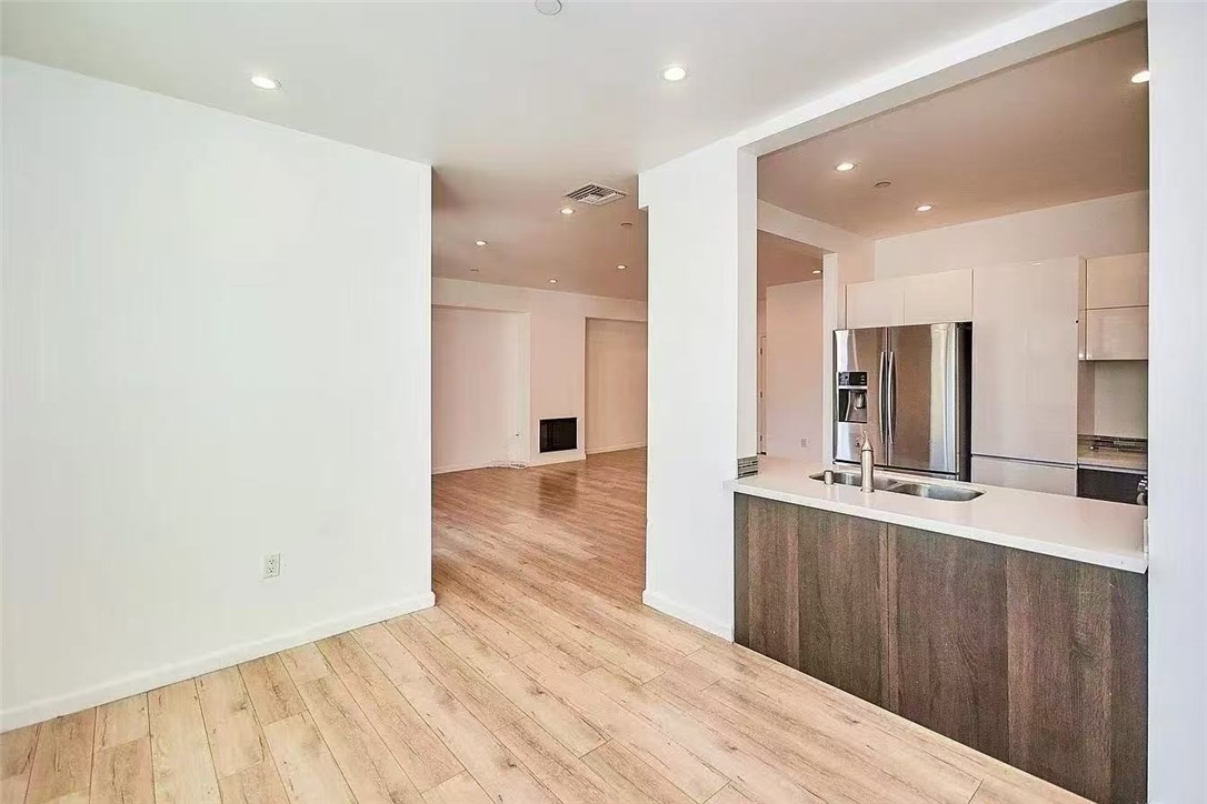 MLS #WS25275732 image #8