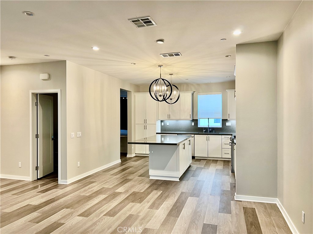 MLS #WS25275769 image #6