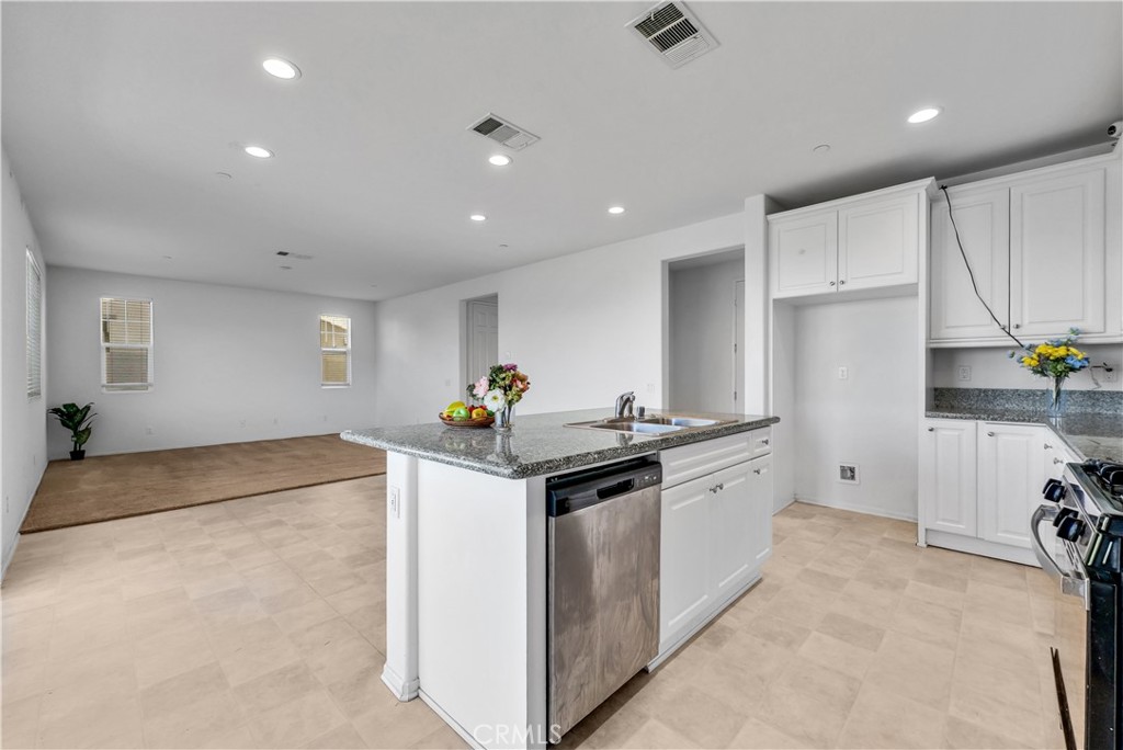 MLS #WS25275800 image #13