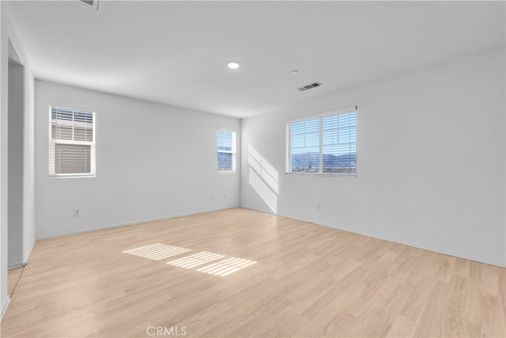 MLS #WS25275800 image #22