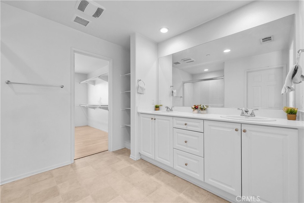 MLS #WS25275800 image #24