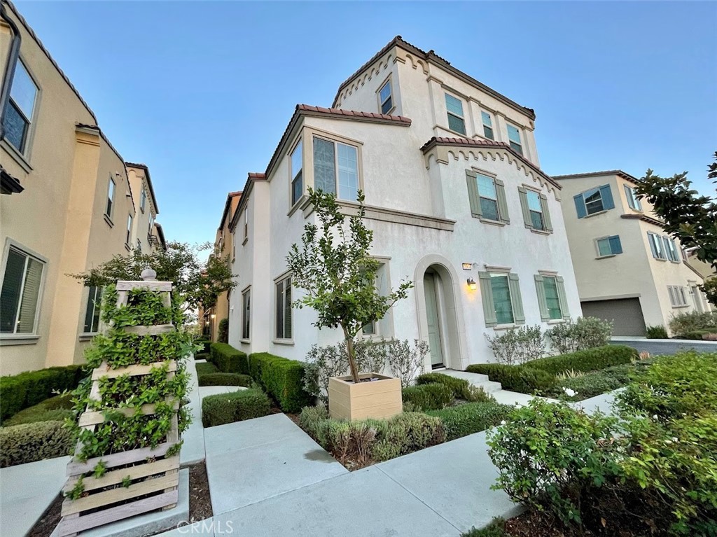 MLS #WS25276419 image #0