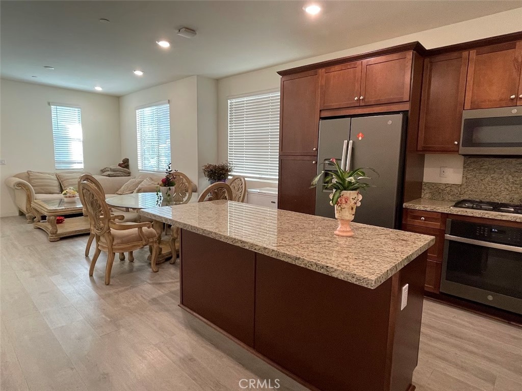 MLS #WS25276419 image #1