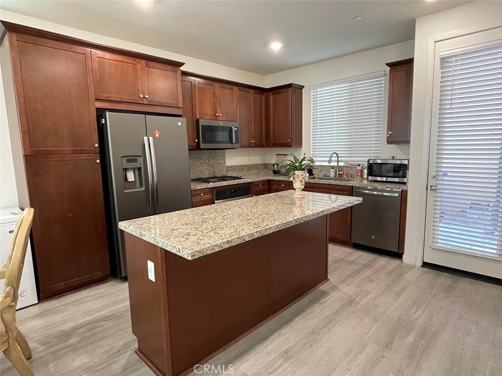 MLS #WS25276419 image #2