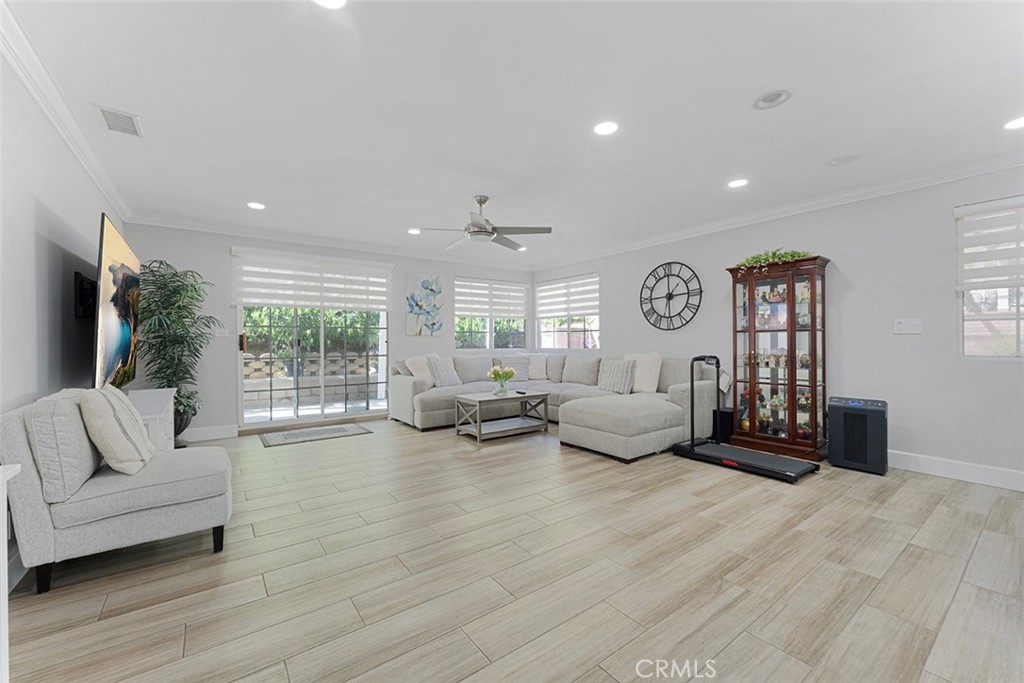 MLS #WS25276476 image #9