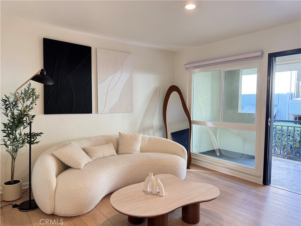 MLS #WS25276528 image #4