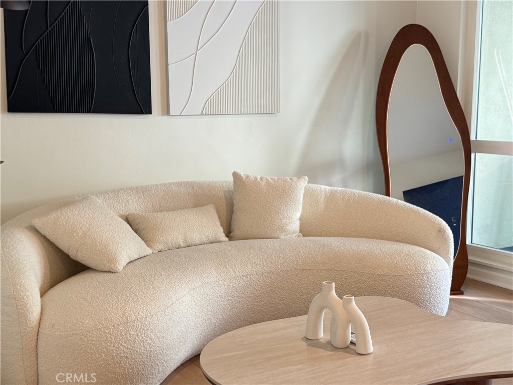 MLS #WS25276528 image #5