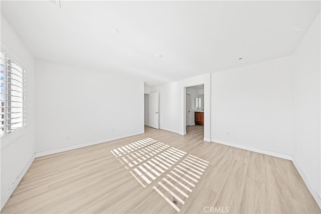 MLS #WS25276557 image #16