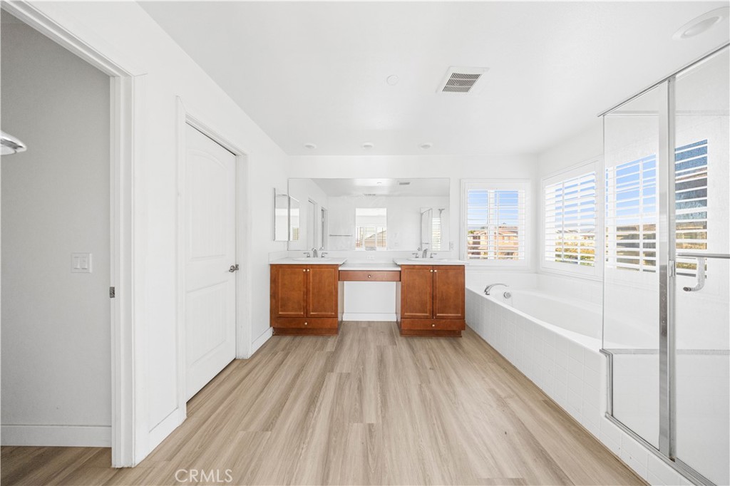 MLS #WS25276557 image #17