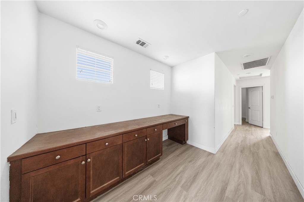 MLS #WS25276557 image #25