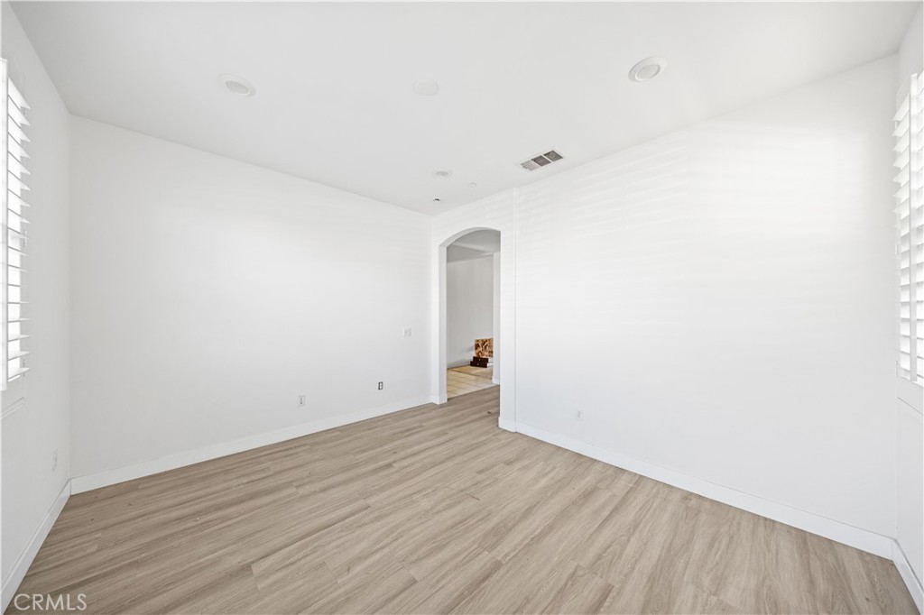 MLS #WS25276557 image #6