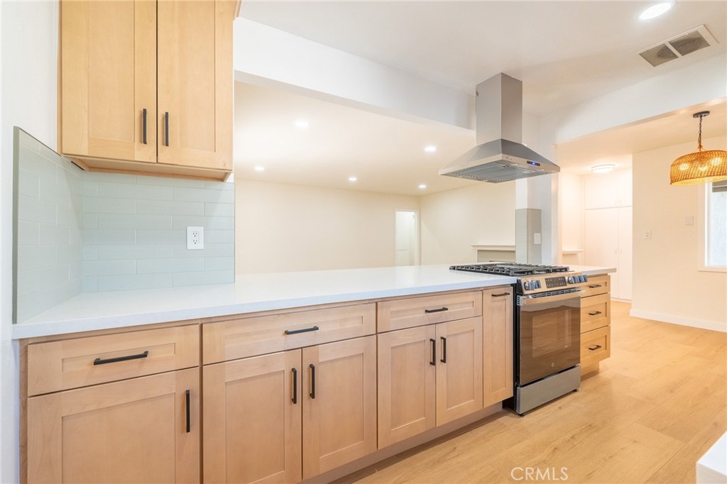 MLS #WS25276659 image #10