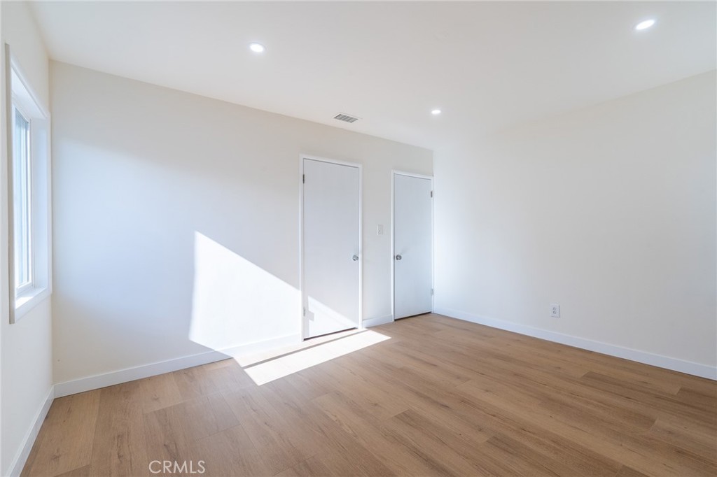 MLS #WS25276659 image #15