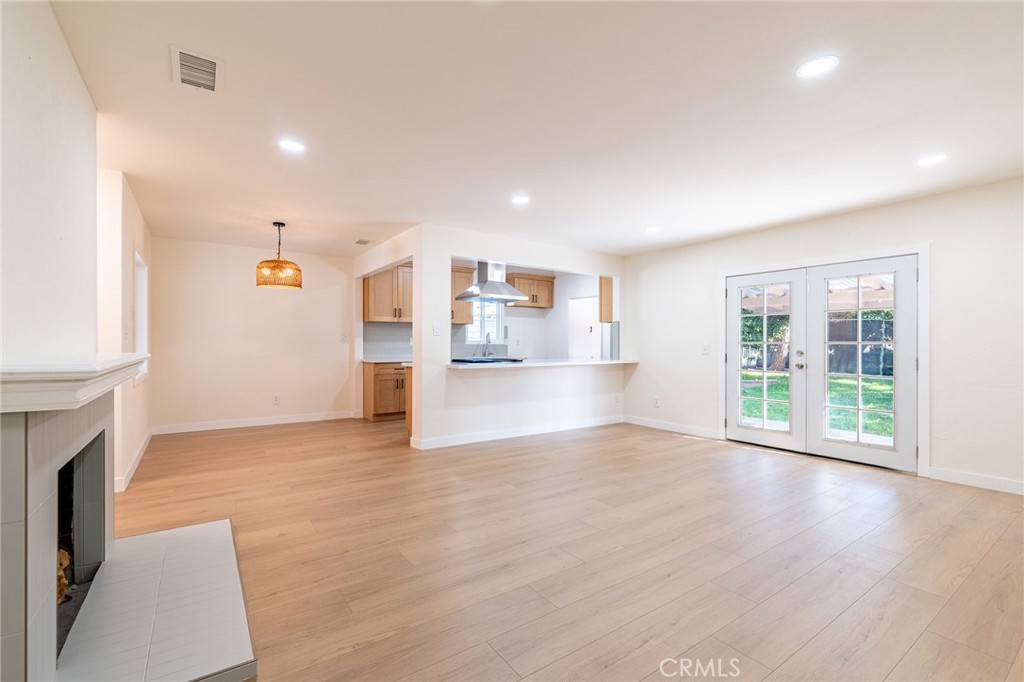 MLS #WS25276659 image #5